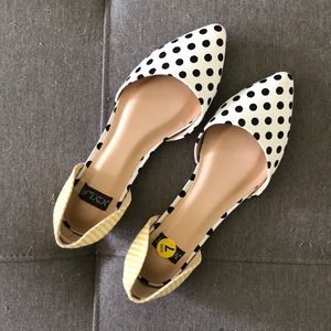 ADORABLE pointy toed flats!